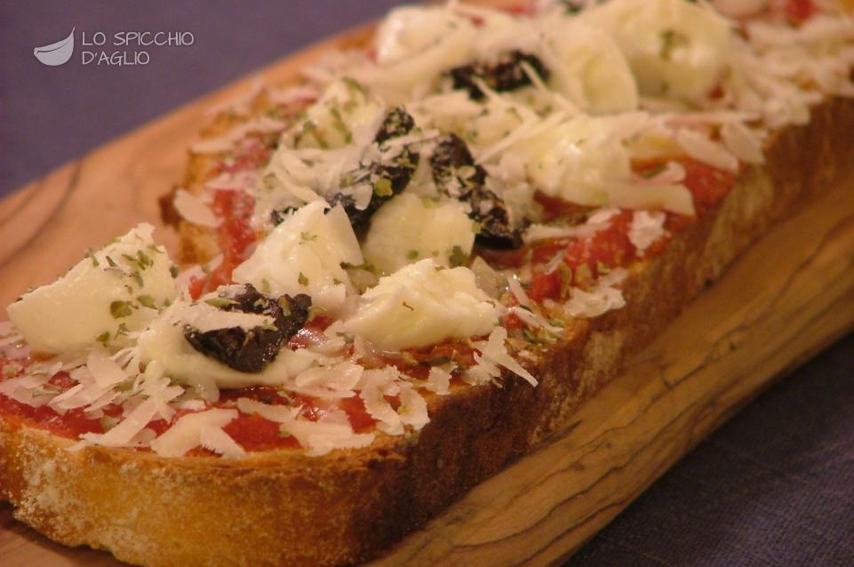 Pan di pizza bufala e Parmigiano Pan di pizza bufala e Parmigiano