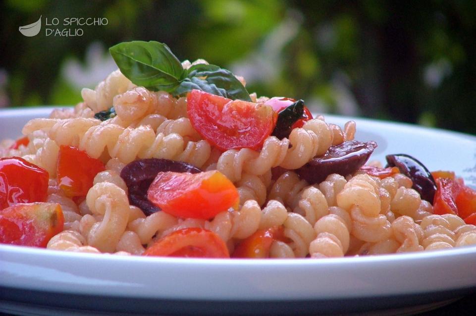 Ricetta - Pasta acciughe e pomodorini - Le ricette dello spicchio d'aglio