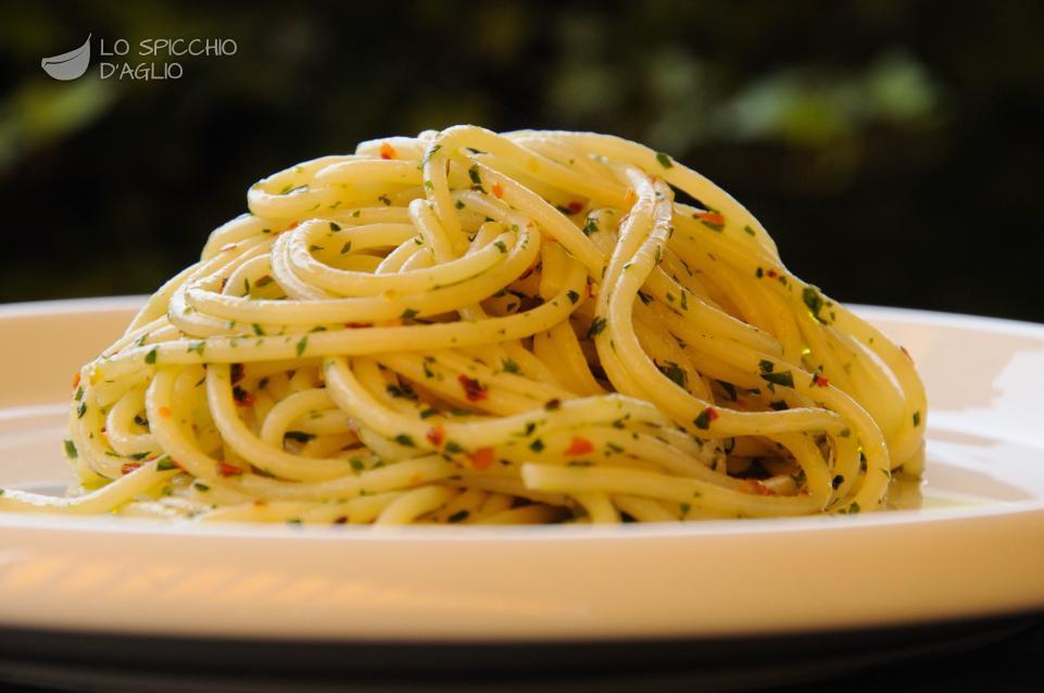 Ricetta - Pasta aglio, olio e peperoncino alla sicula - Le ricette dello  spicchio d'aglio