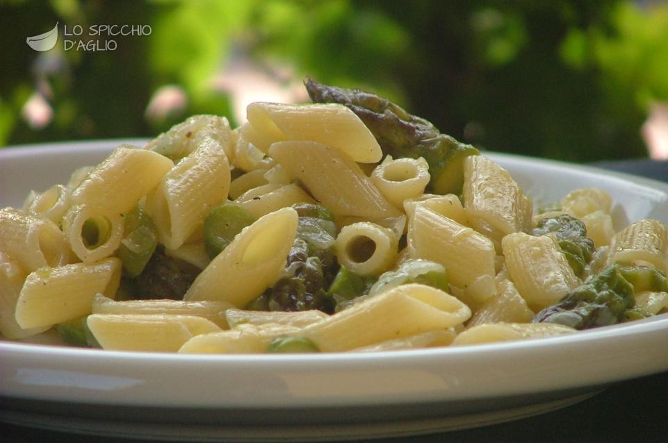 Pasta asparagi e cipollotti