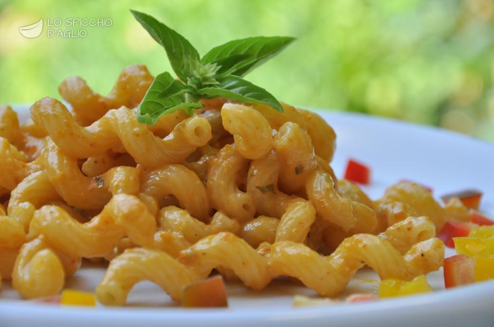 Pasta alla crema di gorgonzola e peperoni