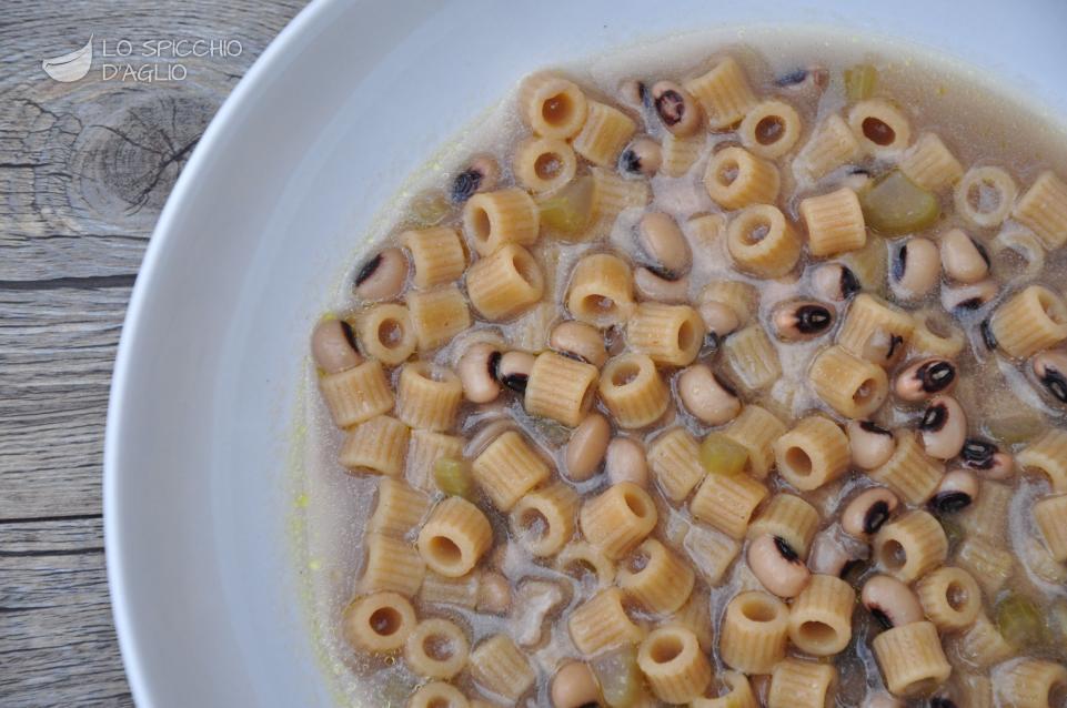 Pasta e fagioli dall'occhio