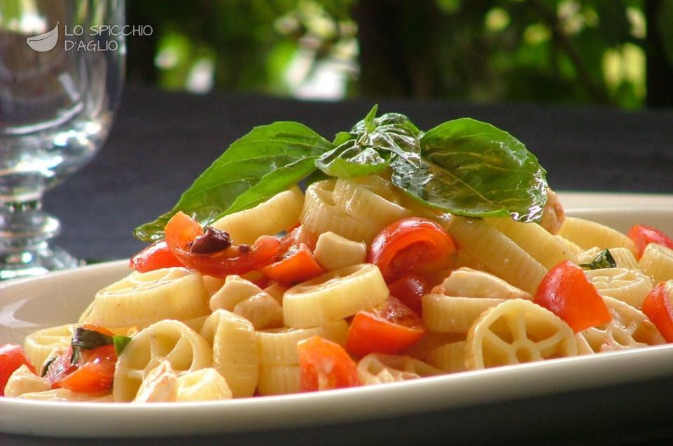 Pasta fredda pomodoro e mozzarella