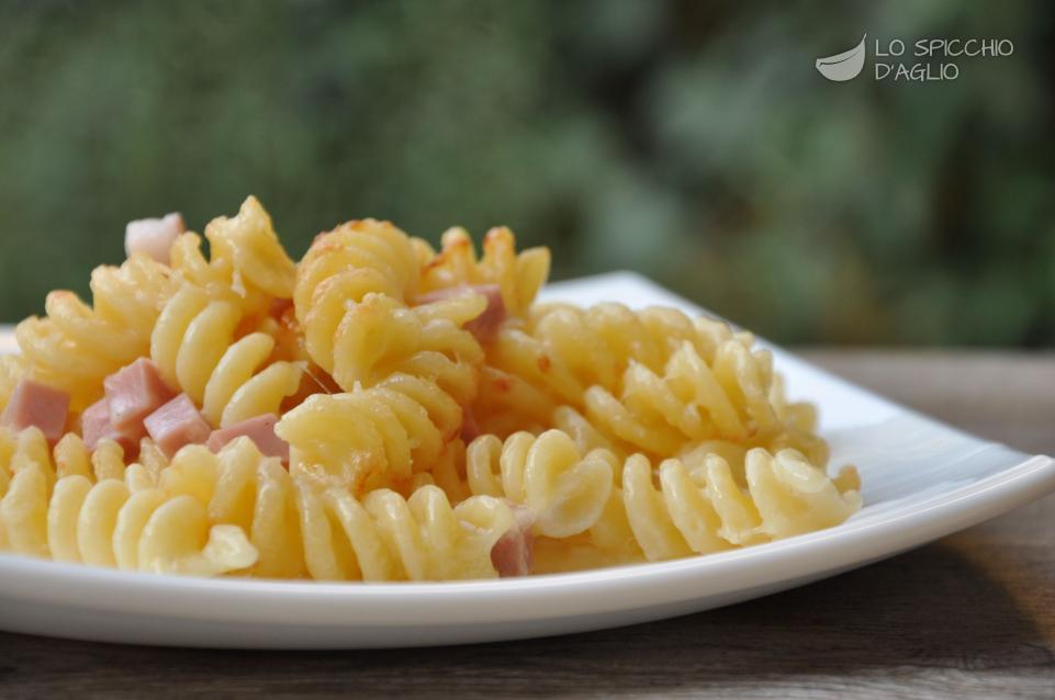 Pasta panna e mortadella