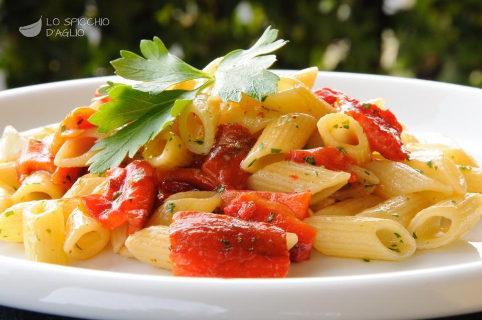 Pasta con peperoni al forno