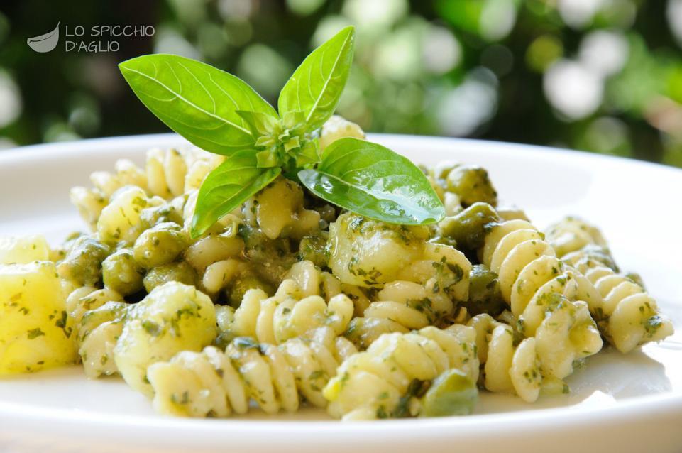 Pasta al pesto e piselli Pasta al pesto e piselli