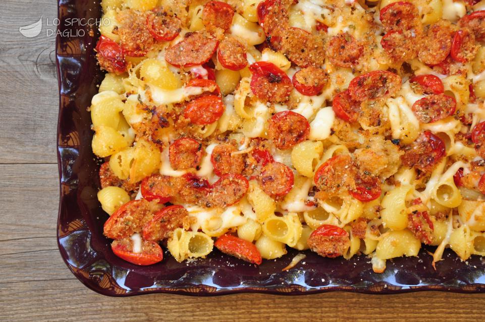 Pasta con pomodorini al forno e scamorza