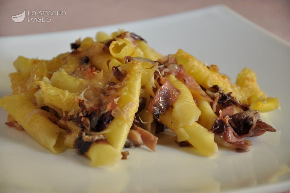 Pasta al forno speck, radicchio e fontina