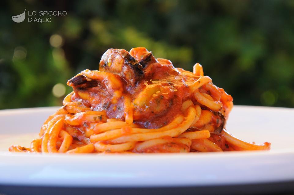 Pasta al sugo di cozze Pasta al sugo di cozze