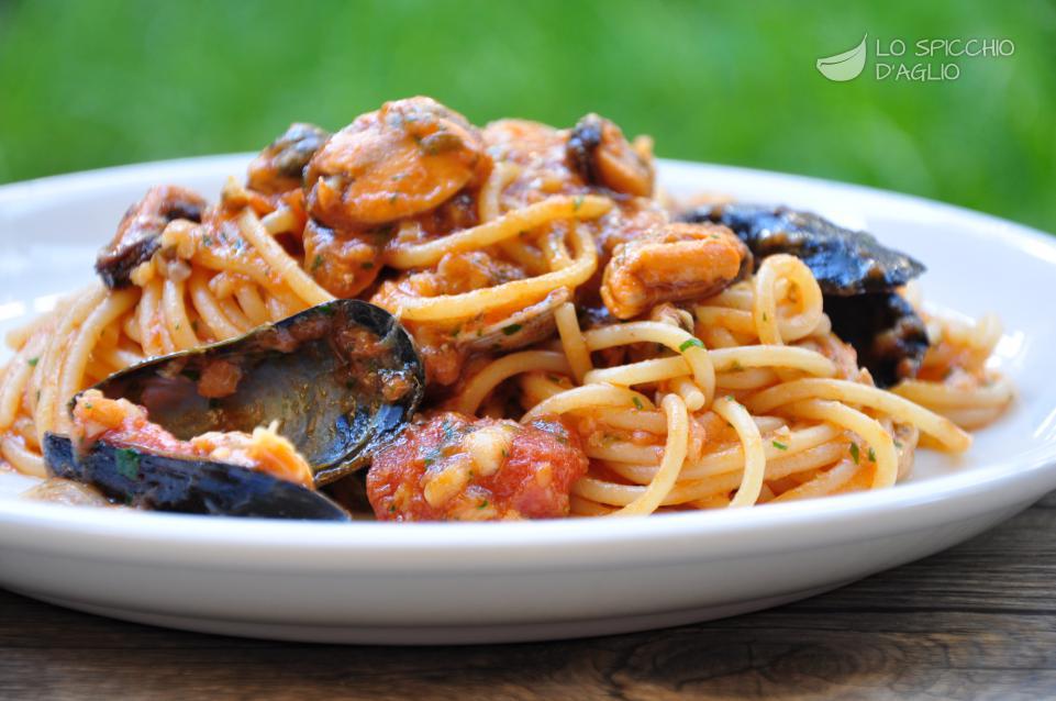 Pasta con sugo alla pescatora