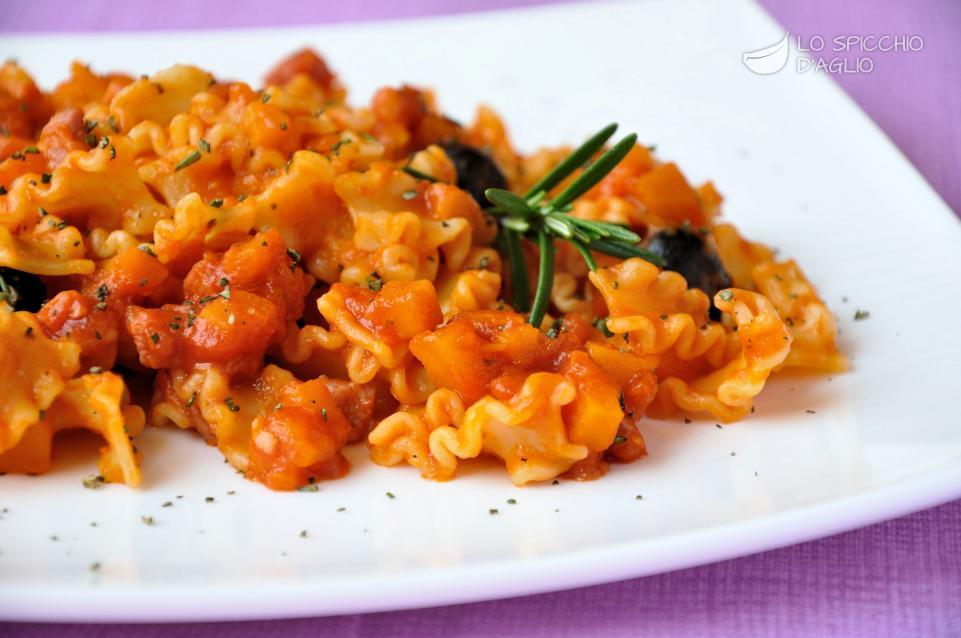 Pasta al sugo di zucca e olive