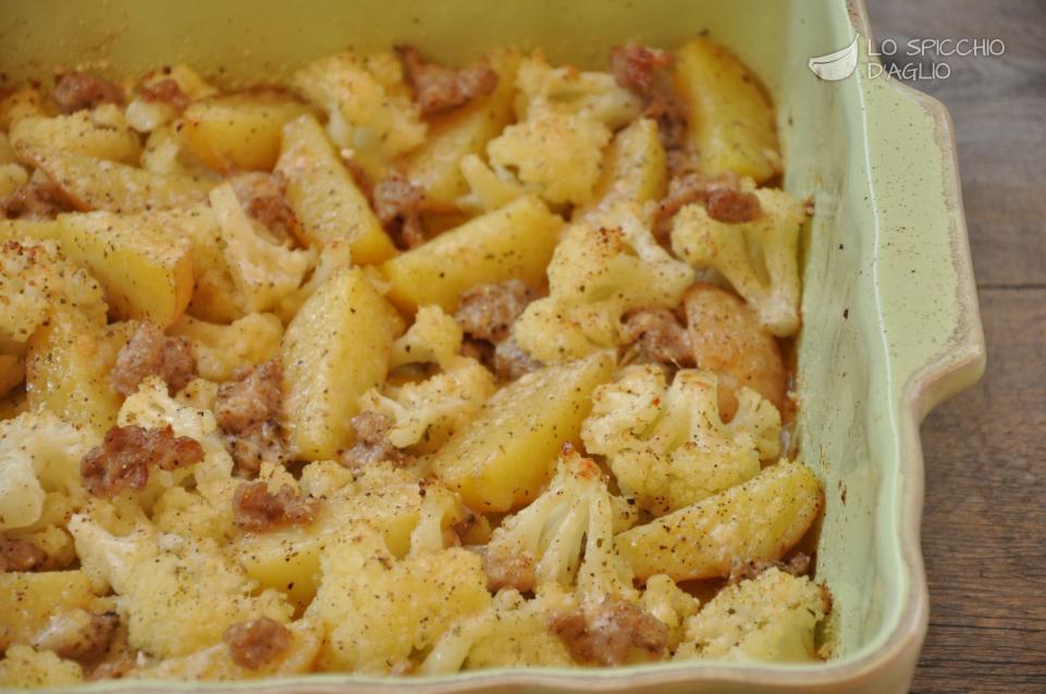 Patate e cavolfiore alla salsiccia