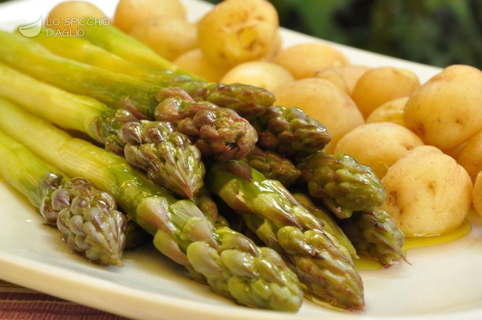 Asparagi e patate novelle al vapore