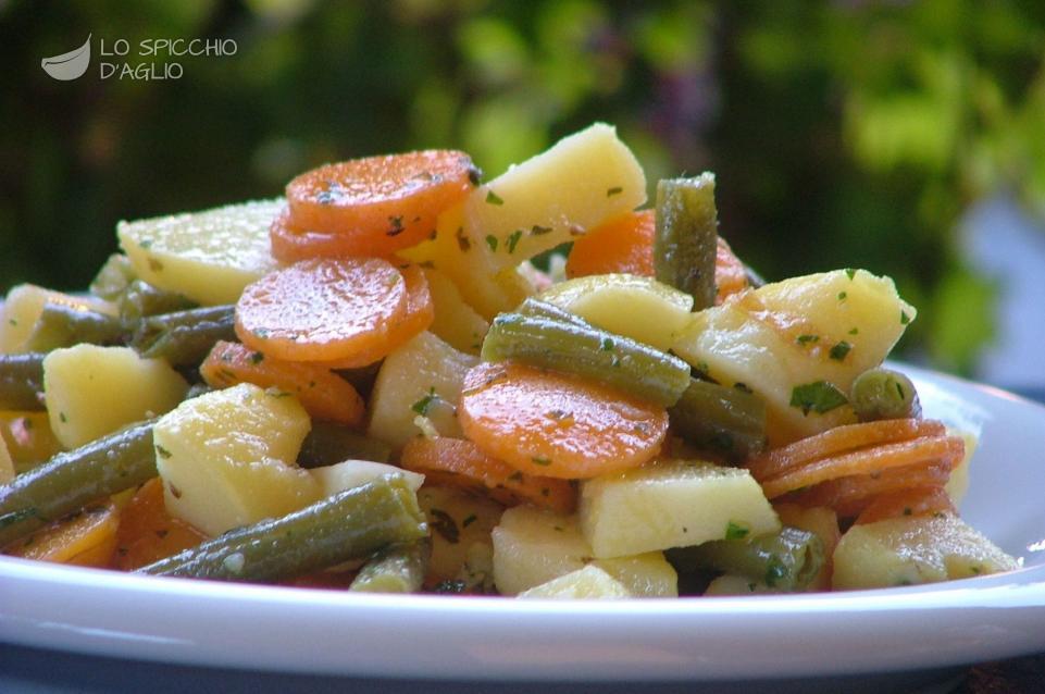 Fagiolini con patate e carote Fagiolini con patate e carote
