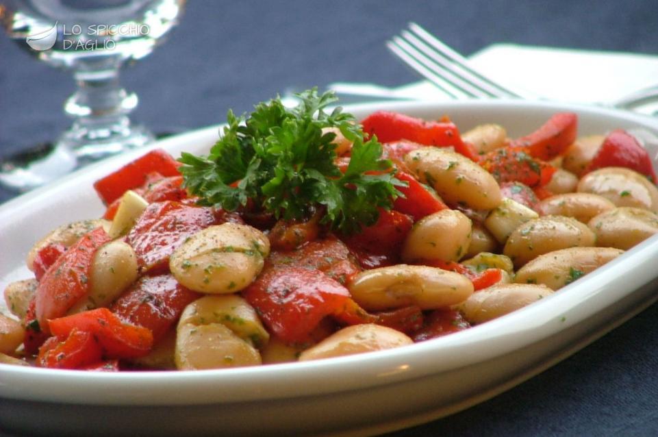 Insalata di peperoni e fagioli Insalata di peperoni e fagioli