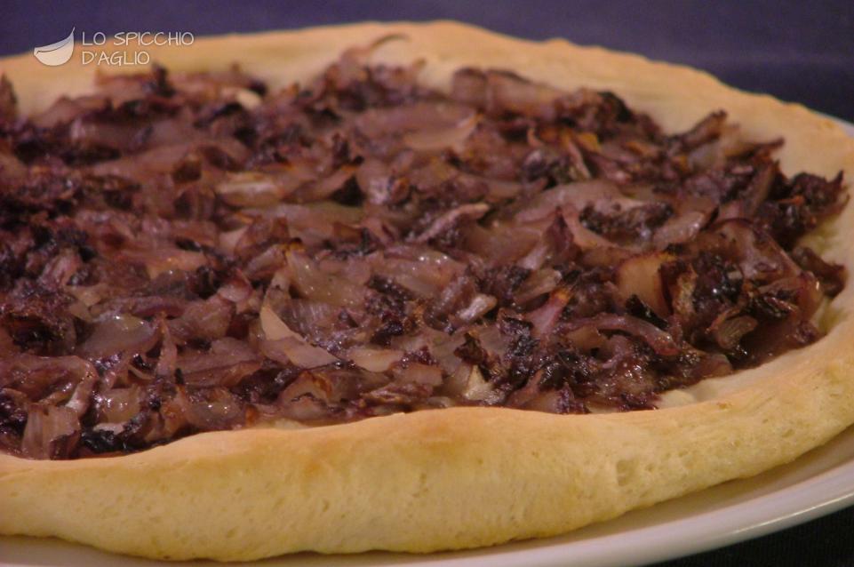 Pizza bianca cipolle e radicchio Pizza bianca cipolle e radicchio