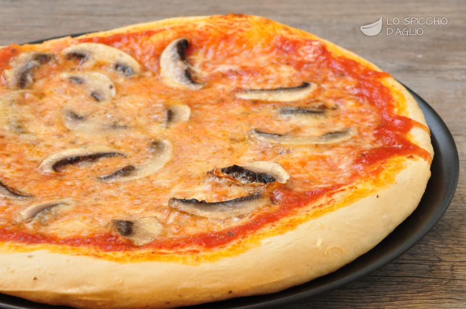 Pizza ai funghi freschi