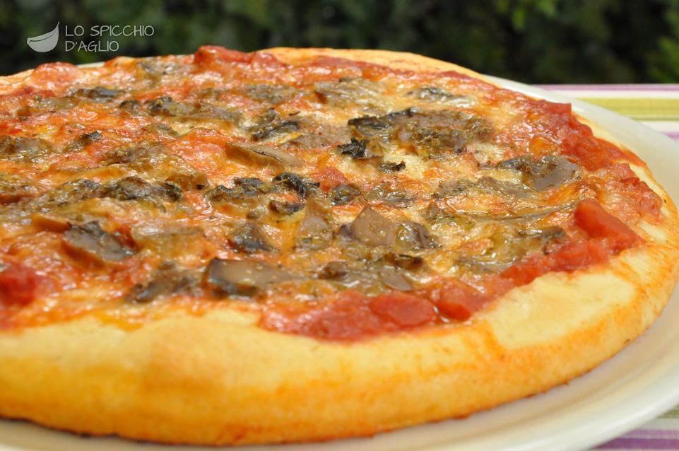 Pizza ai funghi trifolati