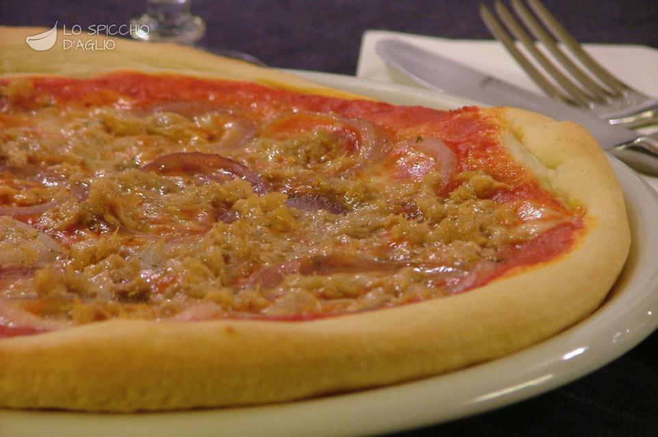 Ricetta - Pizza tonno e cipolla - Le ricette dello spicchio d&amp;#39;aglio