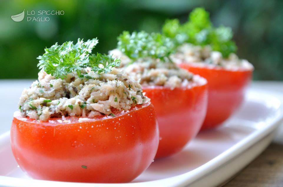 Pomodori ripieni di tonno Pomodori ripieni di tonno