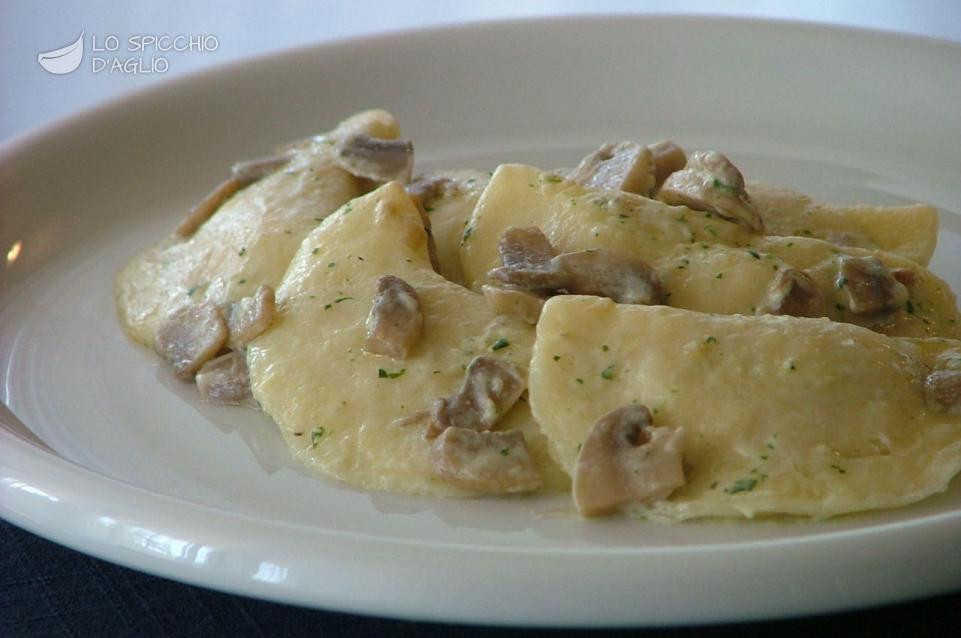 Ravioli di patate ai funghi