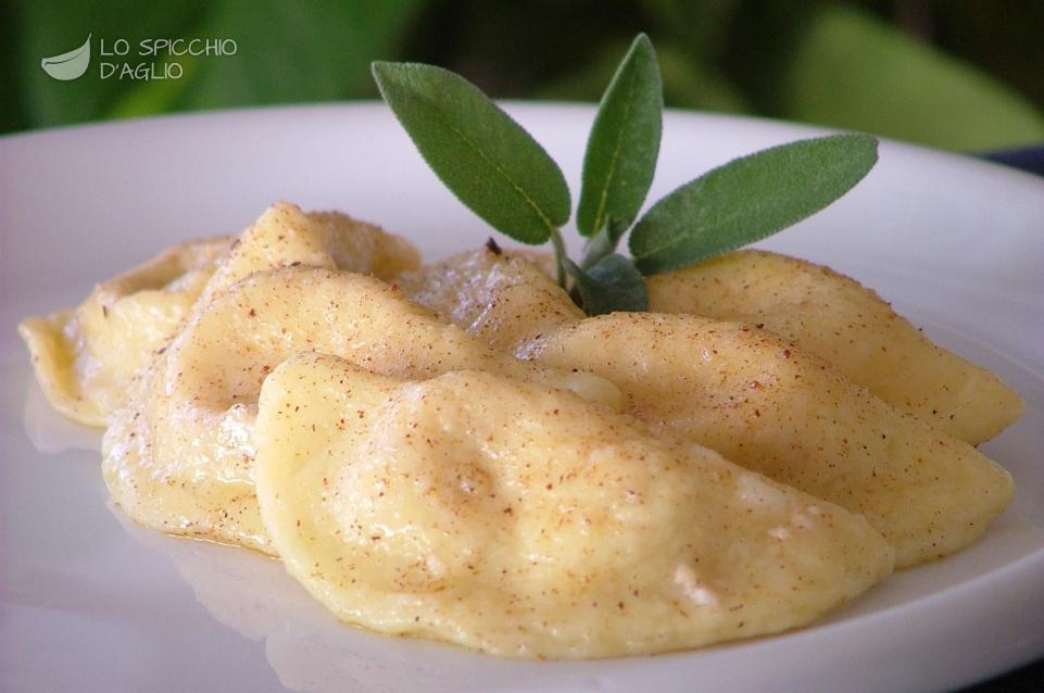 Ravioli di patate gorgonzola e noci