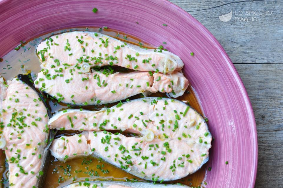Salmone con erba cipollina Salmone con erba cipollina