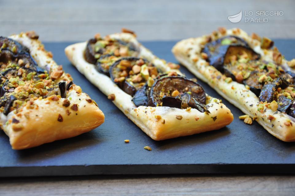 Sfogliatine di melanzane e pistacchi Sfogliatine di melanzane e pistacchi