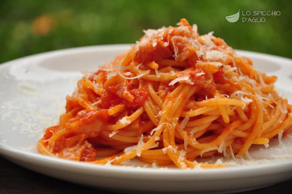 Ricetta spaghetti all 39 amatriciana le ricette dello for Ricette spaghetti