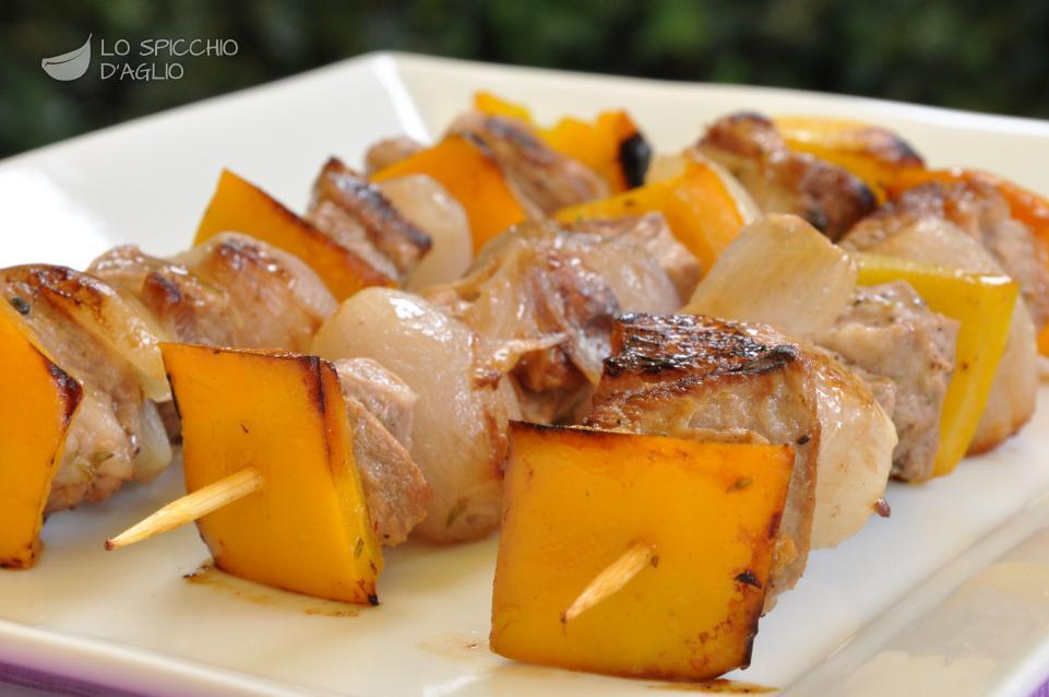 Spiedini agnello, scalogni e peperoni Spiedini agnello, scalogni e peperoni