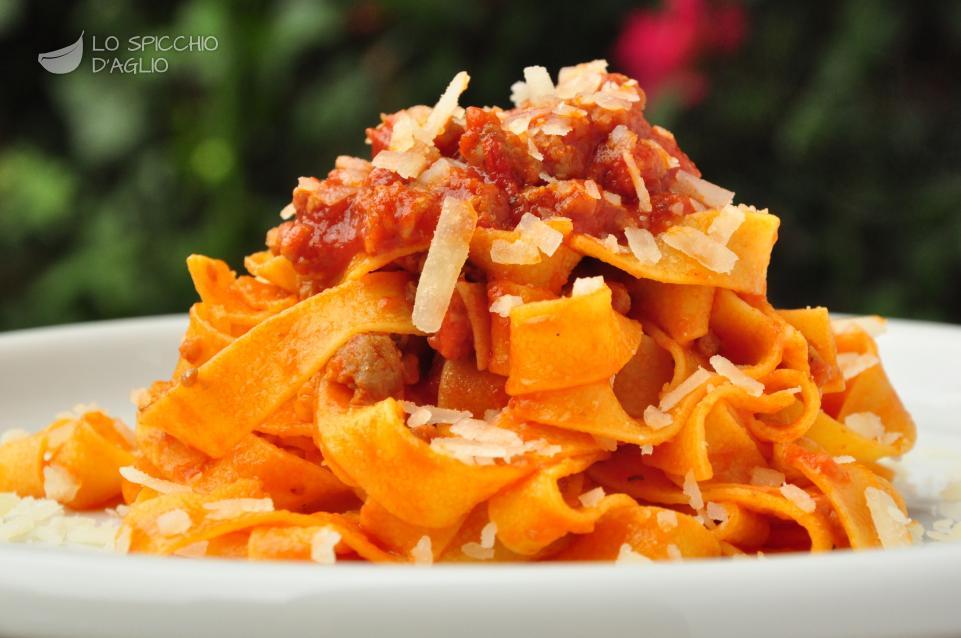 Tagliatelle al ragù Tagliatelle al ragù
