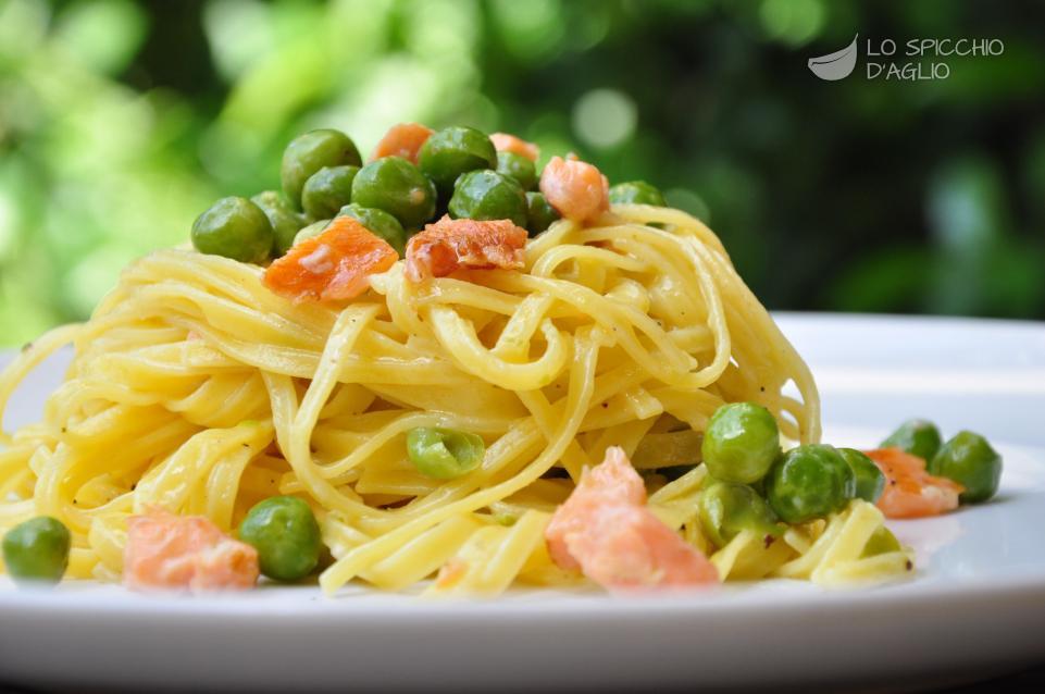 Tagliolini salmone e piselli Tagliolini salmone e piselli