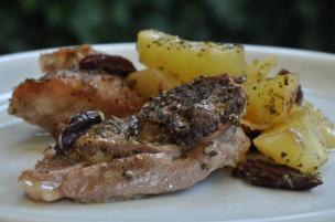 Agnello al forno con patate e olive