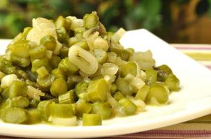 Asparagi e cipollotti in padella