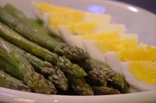 Uova con asparagi al limone