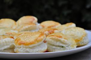 Bocconcini di pasta sfoglia agli spinaci