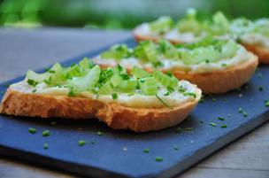 Crostini sedano e gorgonzola