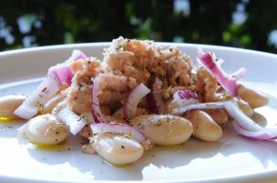 Insalata di fagioli di Spagna con tonno e cipolla