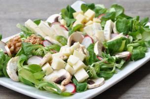 Insalata con formaggi all'agrodolce