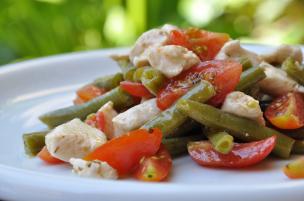 Insalata di pollo, pomodori e fagiolini