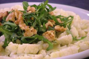 Insalata di cavolfiori con rucola e noci