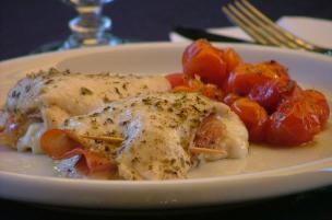 Involtini di pollo al forno con pomodorini