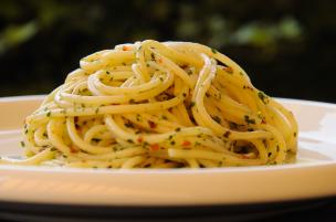 Pasta aglio, olio e peperoncino alla sicula