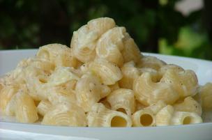 Pasta caprino e cipollotti