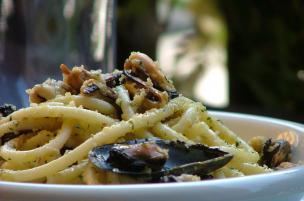 Pasta cozze e pangrattato