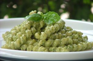 Pasta al pesto di frutta secca