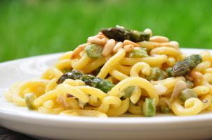 Pasta con ragù vegetale di asparagi