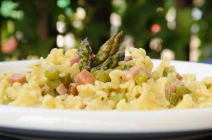 Pasta speck e punte di asparagi