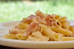 Pasta speck e noci