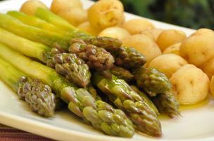 Asparagi e patate novelle al vapore